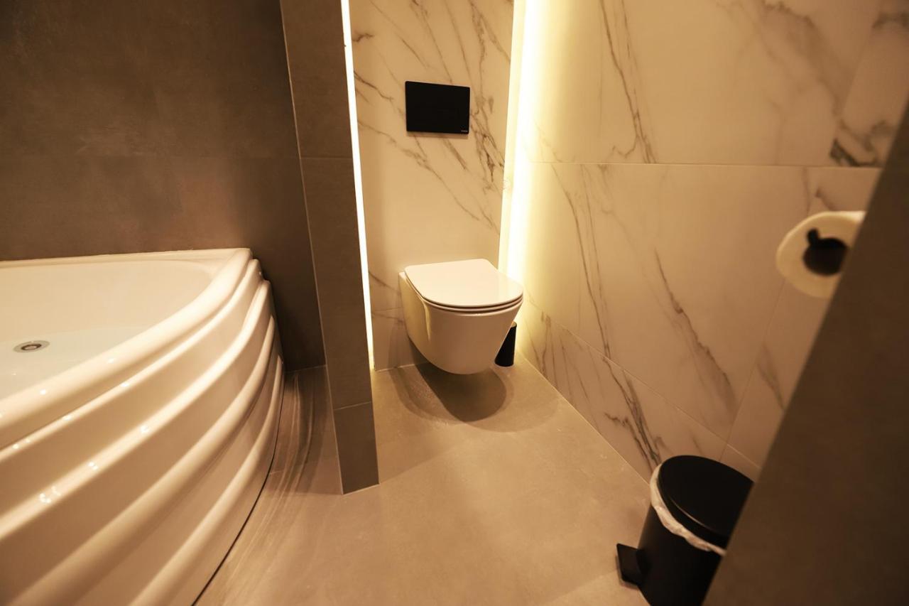 K58 Luxury Apartment Monastiraki Metro Station Acropolis Jacuzzi Athen Exterior foto