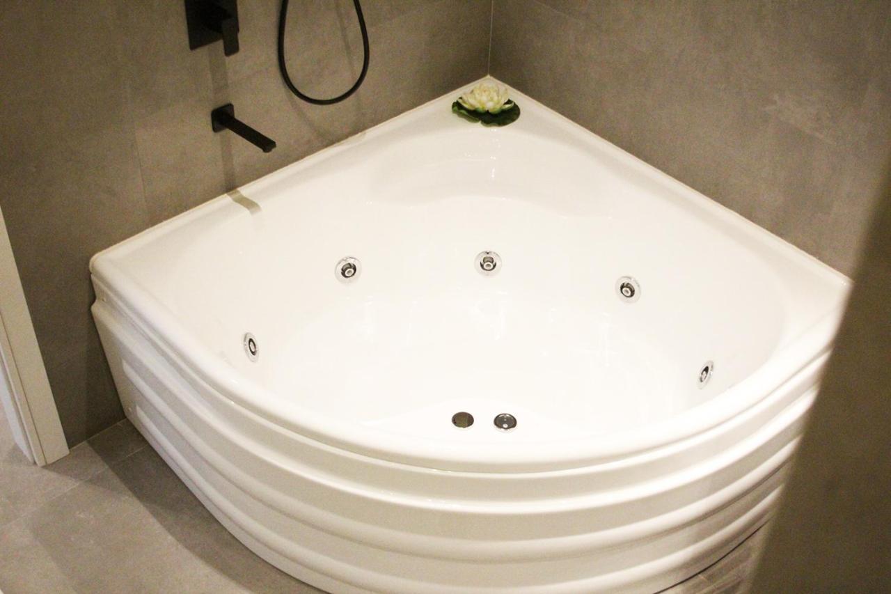 K58 Luxury Apartment Monastiraki Metro Station Acropolis Jacuzzi Athen Exterior foto